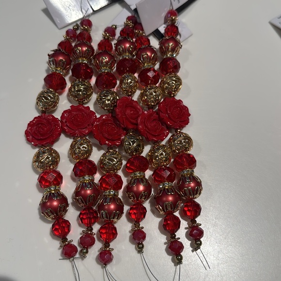 Elegant Red and Gold Beads - Picture 2 of 9